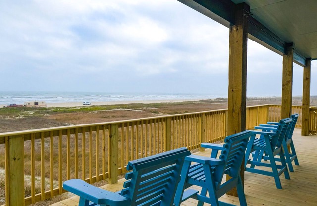 Front de mer avec vue incroyable sur la plage et la baie depuis chaque pièce de la maison!