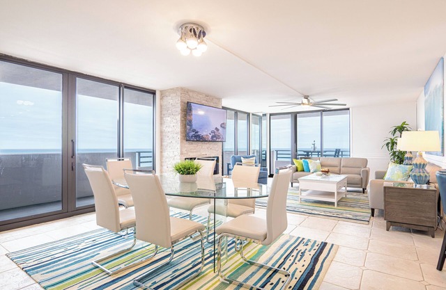 Beachfront Paradise With Stunning Views!