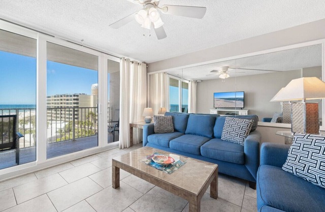 Beachfront-Pet Friendly-Pool/Tennis/Pickleball Court-Tiki Bar-C504