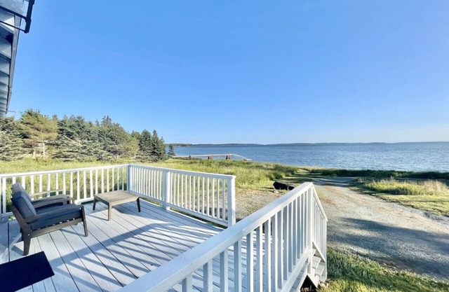 Beachfront Pet Friendly Tiny Home [Shoreline Bliss]