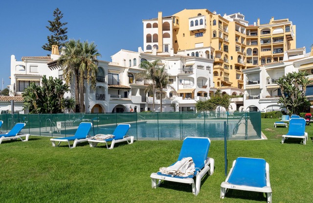 Appartement en bord de mer avec piscine partagée, terrasse privée, climatisation et WiFi