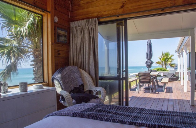 Retraite de couple avec vue panoramique depuis la chambre.