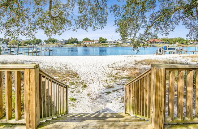 27 juillet-4 août Ouvert! ~ Beach House! 4 ch, bord de l'eau, plage privée, pour 8 personnes
