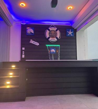 Beachfront Three Bedroom apt with Jacuzzi