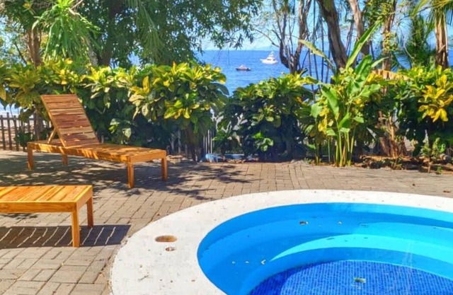 Beachfront Villa - Screened Balcony - Gas BBQ