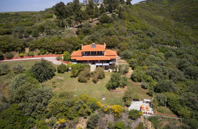 Beachfront villa with huge garden, 3br, Halkidiki