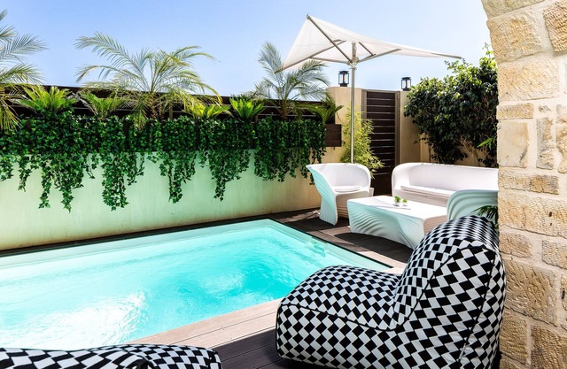 Villa en bord de mer avec piscine chauffée, service en chambre et kiosques privés à la plage!