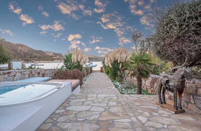 Beachfront Villa with private mini pool / jacuzzi