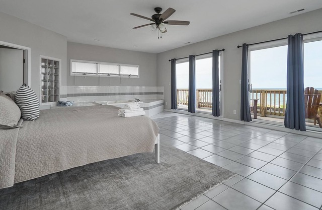 Beachhouse Penthouse with a Pool!