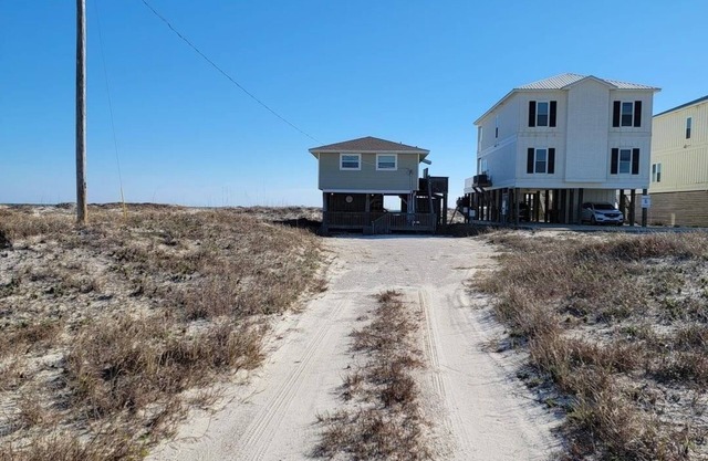 Beachin'. 2 bedroom 2 bath well maintained Gulf Front home.