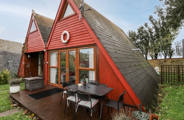 BEACHMASTER, family friendly, with pool in Kingsdown