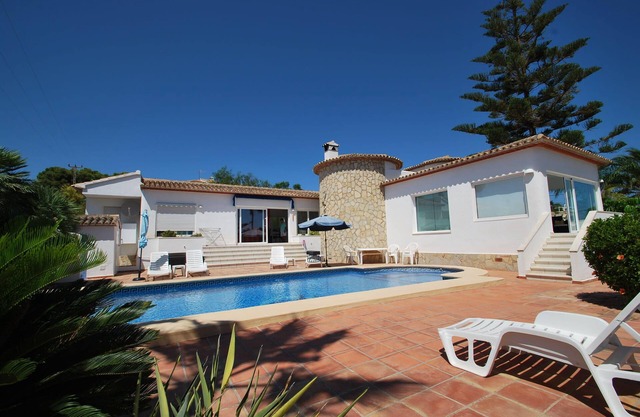 Villa de vacances à la plage et au village avec piscine privée