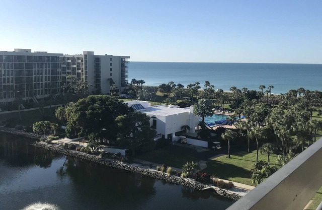 Luxueux 2 BR / 2 BA Condo Penthouse avec des vues spectaculaires.