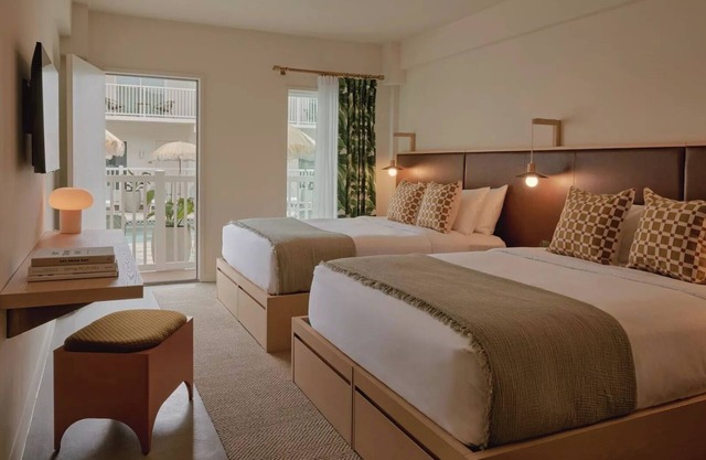 Beachside 2 Queen Beds w/Rooftop Bar + Pool Access