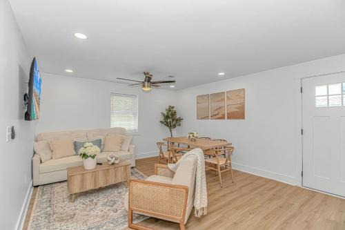 Beachside 5BR 5BTH Bungalow 1 Block from Ocean