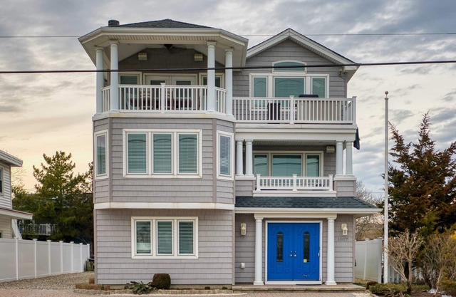 Beachside 8BR 1 Block from Ocean Family & Wedding Friendly – Year Round