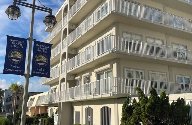 Beach Condo 2BA / 2BR avec plage et vue sur le fleuve. Spa / Lap Pool.