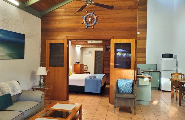 Beachside Cottage - A Private Peaceful Hidden Gem