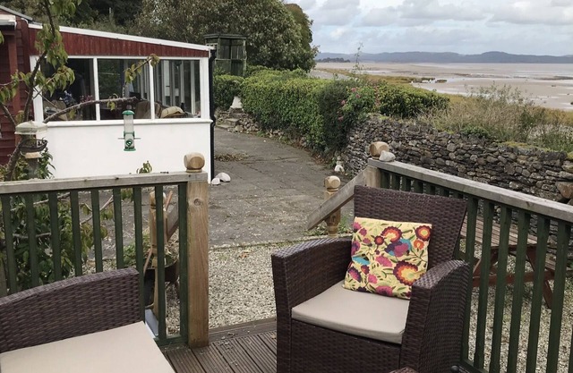 Beachside Cottage Idyllic Situation, Stunning Views Over Morecambe Bay & Lakes