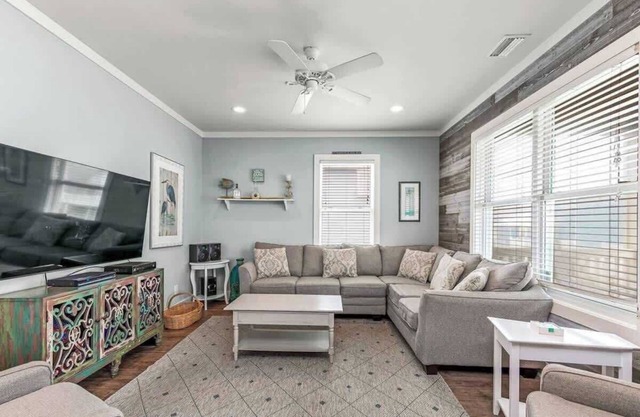 Beachside Getaway| Jacuzzi Fire Pit 3-Min Walk to Beach