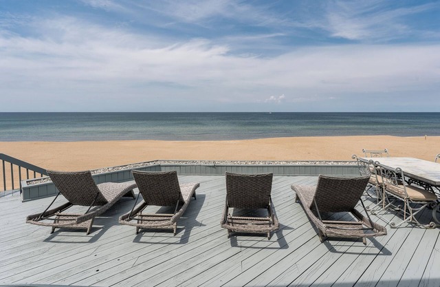 Beachside Getaway private Lake Michigan Beach Frontage