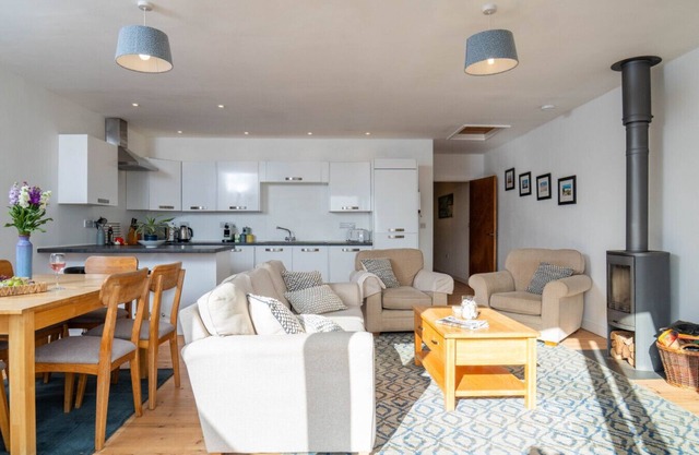 * Nouvelle propriété * Maison 2BR près de la plage avec terrasse orientée plein sud et vue sur la mer