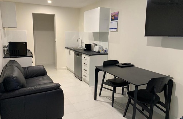 Beachside & Jetty View Apartment 4 - First Mate Apt limited sea view