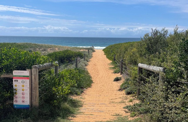 Beachside townhouse at Mona Vale beach, spacious and modern, footsteps to beach