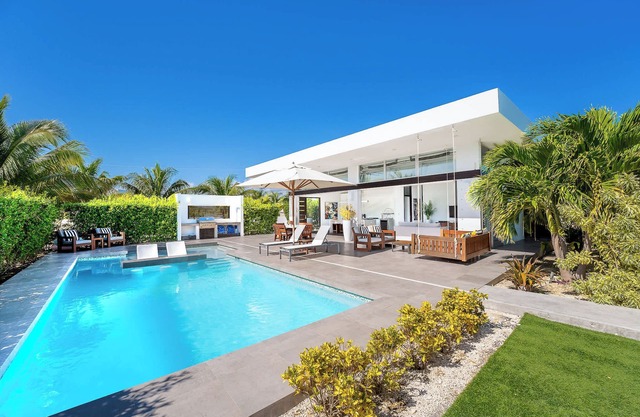 Summer DEALS - White Villas Resort Seaside Villa 8