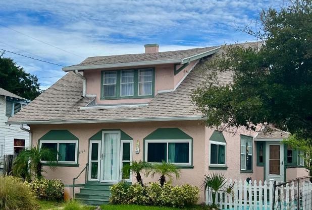 Renovated & Roomy Historic Beachside Village Home