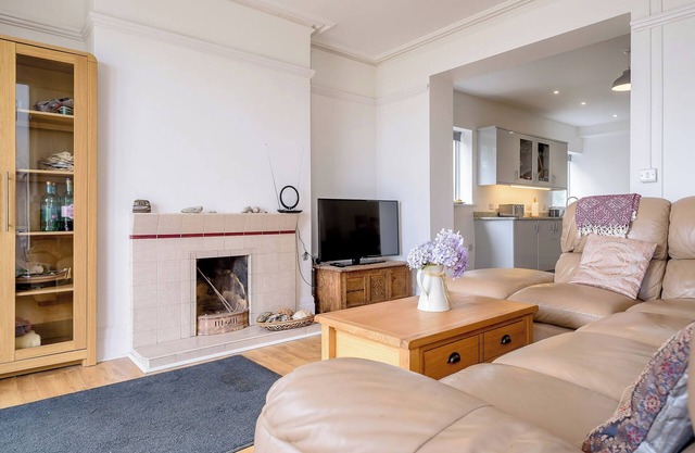 Beachside, West Yardley House - UK31200