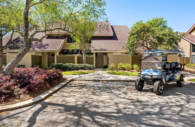 "Beachwalk Landing" Perfect in Every Way! Includes Cart for Your Stay