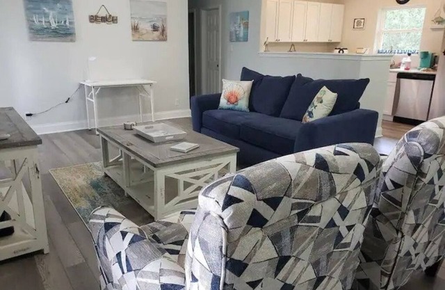 Beachwoods Cottage: Quiet Woods & Exciting Beaches