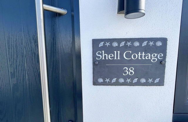 Beachy Chic Cottage 7 mins to Beach, Sleeps 6, EV charger, Parking x 2, Garden