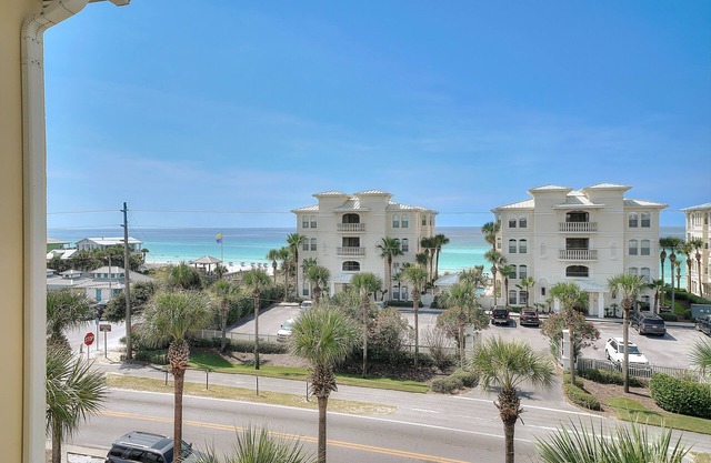 Condo Beachy w / WiFi gratuit et bain à remous - à quelques pas de la plage!