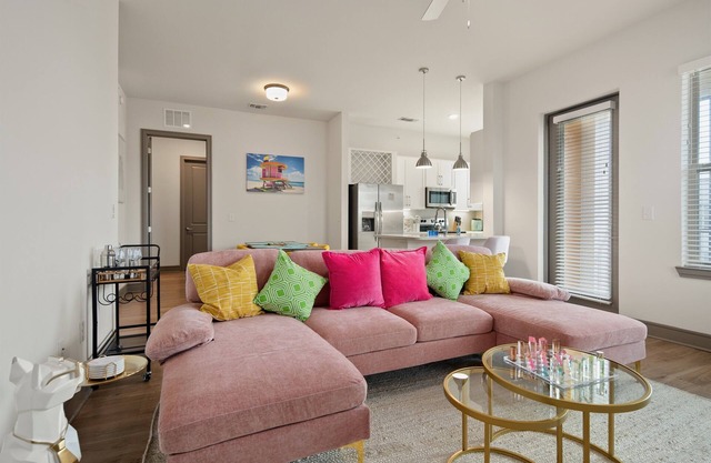 Beachy Dream 3BR/2BA w./ Pool, Gym, and Theater