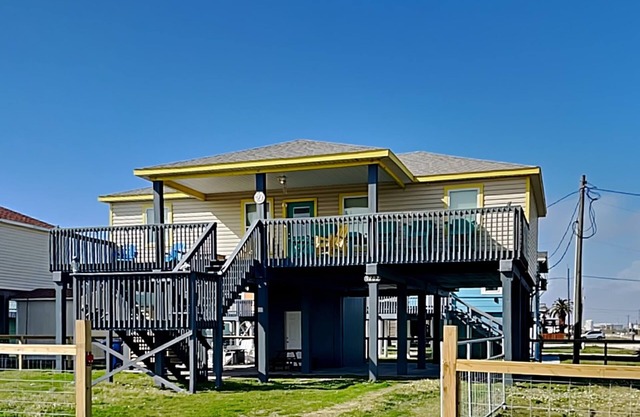 Beachy Keen | Pet Friendly + Only 1 Block to Beach!