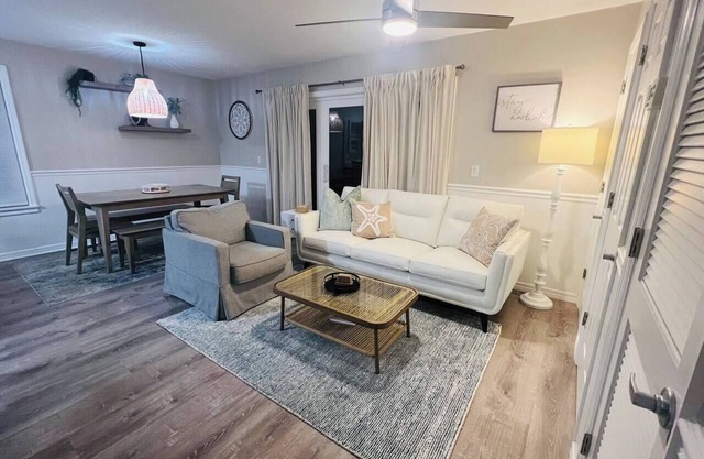 BeachyBlue-2BR/2BA Beautifully Appointed Beachside