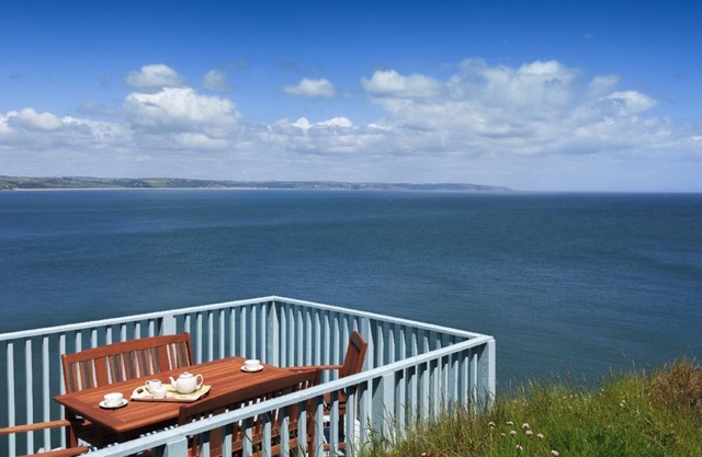 Ce cottage détaché pour six personnes est perché sur le bord de la falaise et jouit d'une vue sur Start Bay.