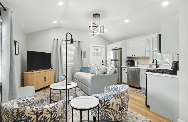 Beacons' Nest – Valpo U, Downtown & Dunes