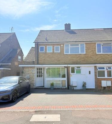 Beaconsfield House - Pleasant Area, Free Parking & Quiet Stay near LTN
