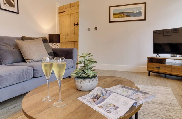 This cottage is a 2 bedroom(s), 1 bathrooms, located in Snainton, North Yorkshire.