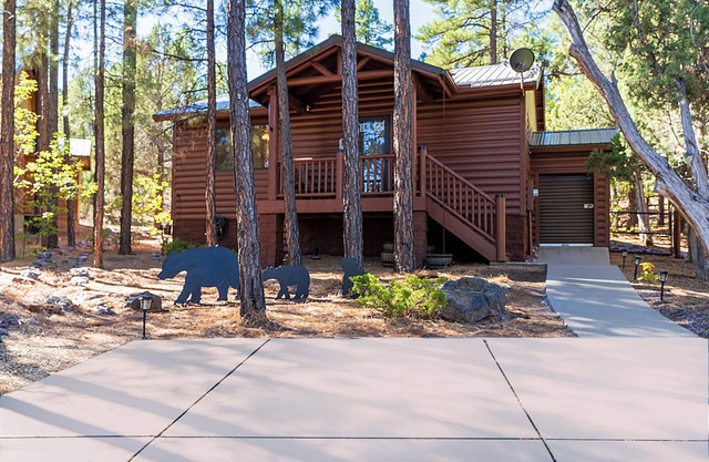 BEAR-A-DISE Cabin in Bison Ridge nr/Fool Hollow Lake, Hiking Trails & Golf!