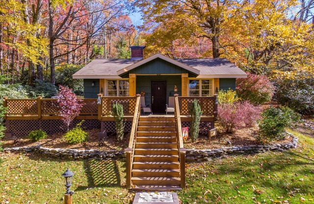Ours Bungalow - 1 mi. de la rue principale Blowing Rock! Jacuzzi - Animaux acceptés - Jardin clôturé