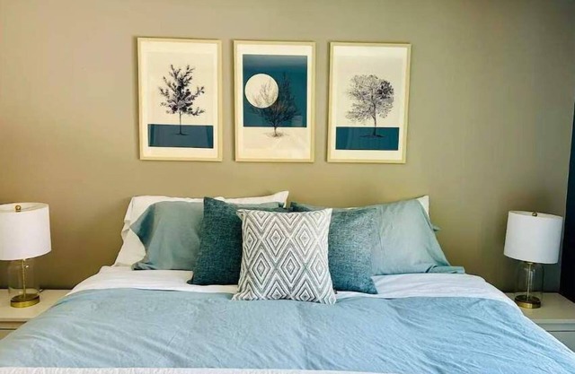 Your Winter Getaway! Bear Chase Bungalow - sleeps 6. Close to skiing & riding