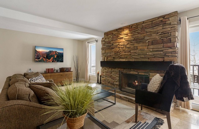 Bear Claw 304 on Mountain Condo with Ski-In/Ski-Out Access!