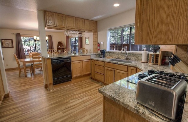Bear Country 4 Bedroom Home by RedAwning
