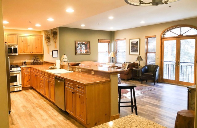 Bear Creek Lodge 301a 1 Bedroom Condo by Alpine Lodging Telluride