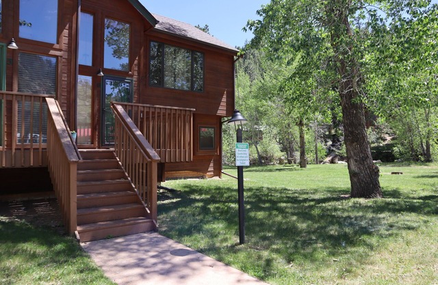 Bear Creek Six - Dog Friendly Condo in Estes Park! #6147