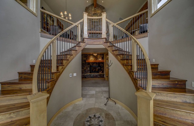 Bear Discovery - Spectacular - Tamarack - 5BR - ski in ski out - hot tub